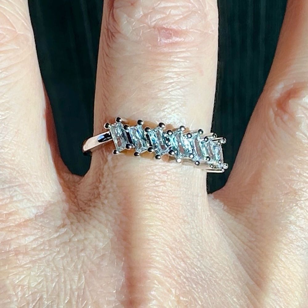 NWB Multi-stone Diagonal Prong set Baguette-cut CZ Ring White Gold Plated Size 9